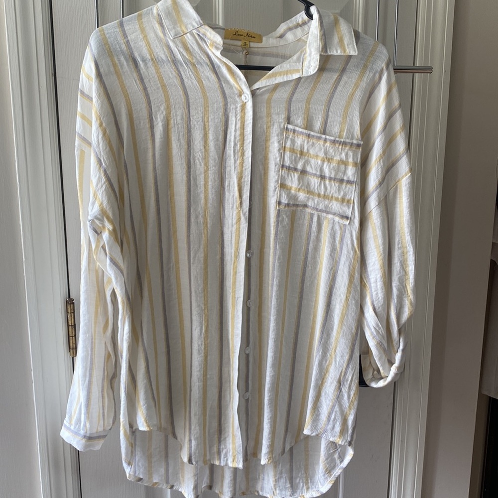 Long sleeve — button down top - Picture 2 of 3